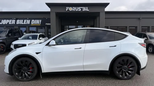 TESLA Model Y Perfomance AWD/514 WLTP/AP/Premium/Panorama/S-V på 21"