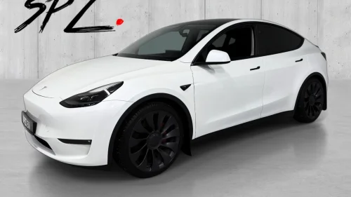 TESLA Model Y PERFORMANCE 21"+21" AWD KROK VPUMPE PREMIUM LYD SKINN