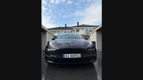 TESLA Model Y Performance Awd