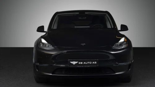 TESLA Model Y Performance AWD / Hengerfeste/ Panorama