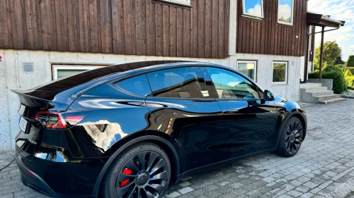 TESLA Model Y Performance AWD