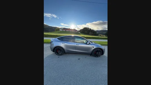 TESLA Model Y Performance AWD