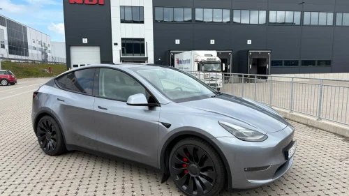TESLA Model Y Performance AWD  Quicksilver/Hengerfeste/Panorama/21"