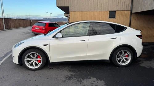TESLA Model Y Performance AWD
