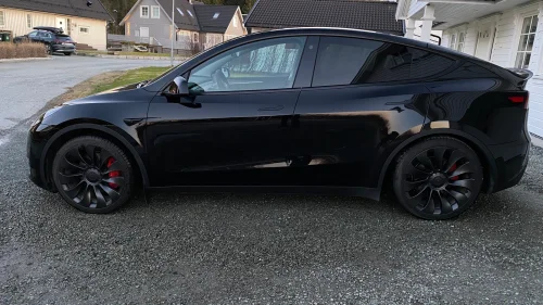 TESLA Model Y PERFORMANCE:21“+21“/KARBONINTERIØR/TVSKJERM BAK+++