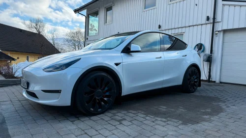 TESLA Model Y Performance AWD