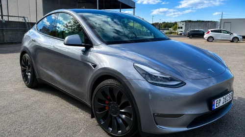 TESLA Model Y Performance AWD