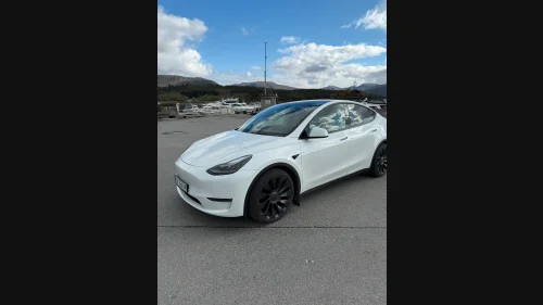 TESLA Model Y Performance AWD Uberturbin S/V ,skjerm i baksete