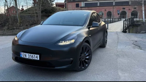TESLA Model Y PERFORMANCE/PANORAMA/FOLIE/PPF/535HK/HENGERFESTE