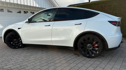 TESLA Model Y Performance AWD - lav km