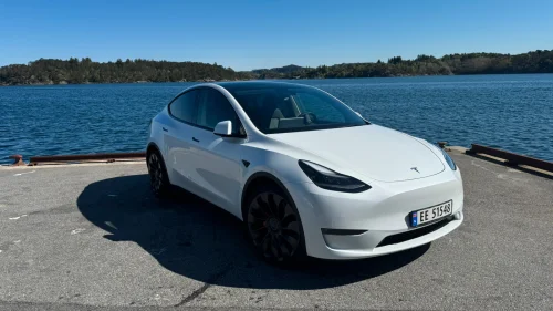 TESLA Model Y Performance AWD, Krok