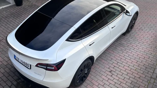 TESLA Model Y PERFORMANCE AWD, 1-EIER, LAV KM, EU-OK 6/28