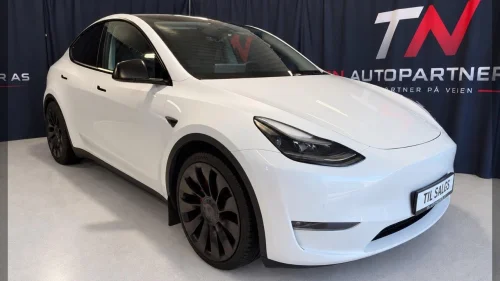 TESLA Model Y Performance AWD | Krok | Panorama | Autopilot