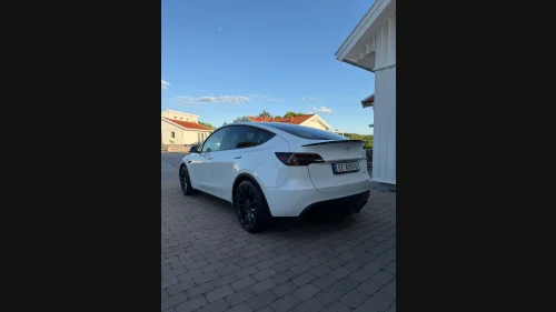 TESLA Model Y Performance AWD