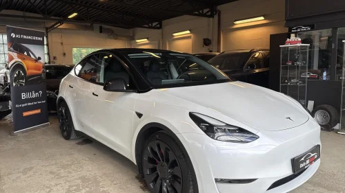 TESLA Model Y Performance Skinn 360 kamera Navi Premium 514 km Krok