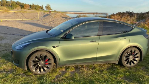TESLA Model Y Performance AWD / Hengerfeste / Autopilot / Foliert