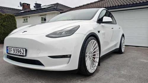 TESLA Model Y Performance AWD
