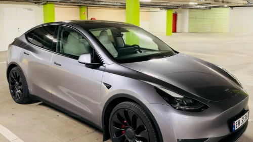 TESLA Model Y Performance AWD  Dual motor