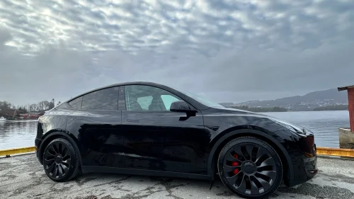 TESLA Model Y PERFORMANCE AWD | GARANTI | EN EIER