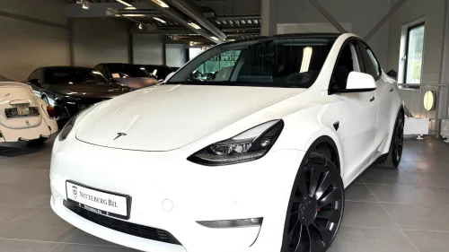 TESLA Model Y Performance AWD 514km / Premium/ V.Pumpe/Autopilot-