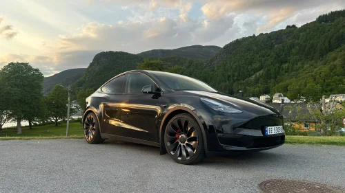 TESLA Model Y Performance AWD