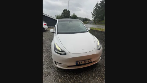 TESLA Model Y Performance AWD