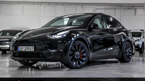 TESLA Model Y OKT.2025! // PERFORMANCE // S/V-HJUL // LYST INTERIØR