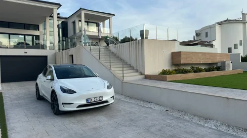 TESLA Model Y Performance AWD