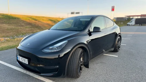 TESLA Model Y Performance AWD / HomeLink / Tilhengerfeste / P-sensor