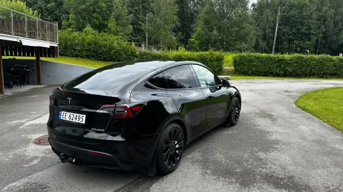 TESLA Model Y Performance AWD