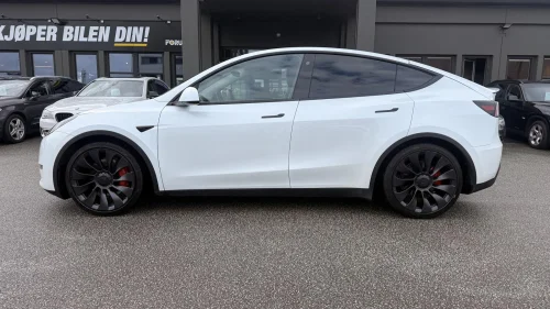 TESLA Model Y Perfomance AWD/514 WLTP/AP/Premium/Panorama/S-V på 21"