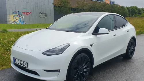 TESLA Model Y Performance AWD fra Berlin