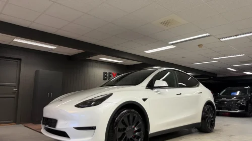 TESLA Model Y Performance,FSD!,Berlin,AWD,Hengerfeste,Varmp,1-Eier,21