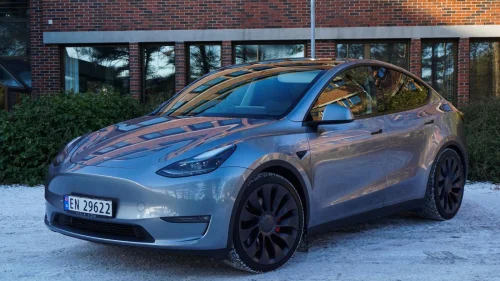 TESLA Model Y Performance AWD / krok/ S+V hjul