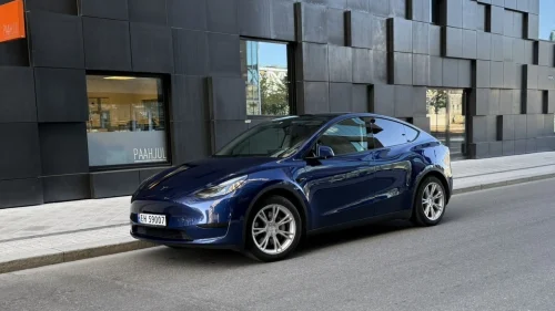 TESLA Model Y SR/455KM/AUTOPILOT/PANO/HENGERFESTE/PREMIUM/S+V