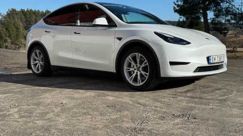 TESLA Model Y SR / RWD / Berlin m/BYD Blade-batteri