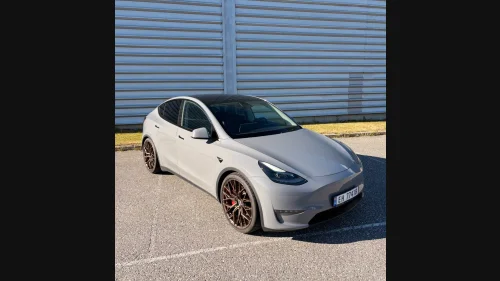 TESLA Model Y Utstyr for over 100.000 kr