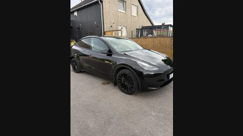 TESLA Model Y Standard Range RWD