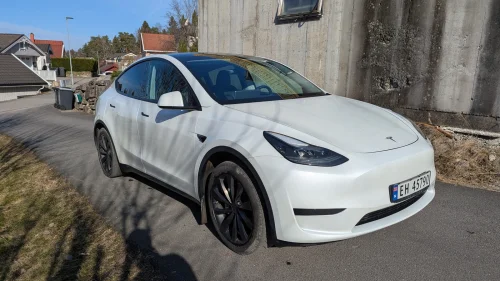 TESLA Model Y Standard Range RWD