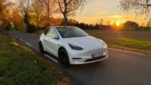 TESLA Model Y 2024 Mod. RWD, Blade LFP Batteri, AMD Ryzen
