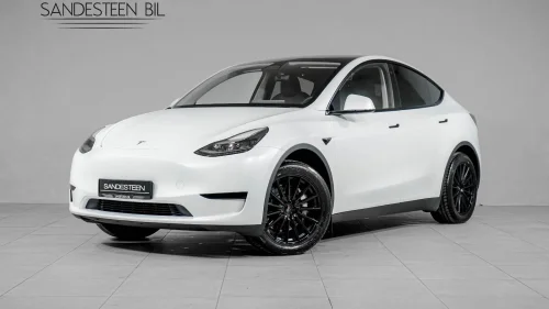 TESLA Model Y SR+/VINTERPAKKE/HENGERFESTE/SKINN/PANO/AUTOPILOT