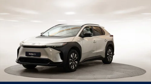 TOYOTA BZ4X 2WD Active Tech Hengerfeste, Navi, 360" kamera ++