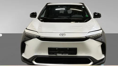 TOYOTA BZ4X 2WD Active TECH/150KW/NYTT HOVEDBATTERI/NAVI