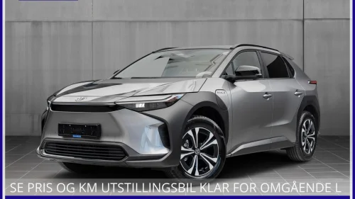 TOYOTA BZ4X SE PRIS OG KM UTSTILLINGSBIL KLAR FOR OMGÅENDE LEV