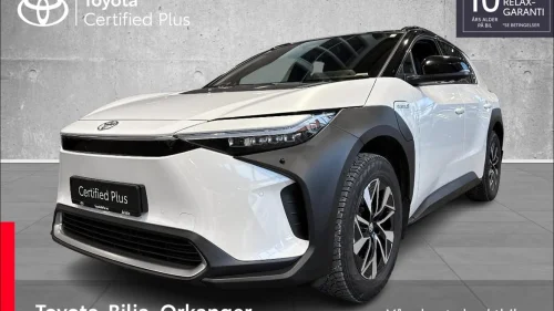 TOYOTA BZ4X Executive Bitone Panorama. Tectylert som ny.