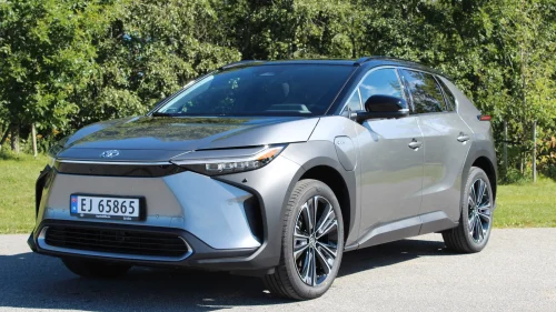 TOYOTA BZ4X AWD Executive Bitone (sort tak), panoramaglasstak, JBL