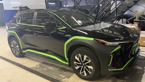 TOYOTA BZ4X AWD Active Tech, hengerfeste og ekstralys