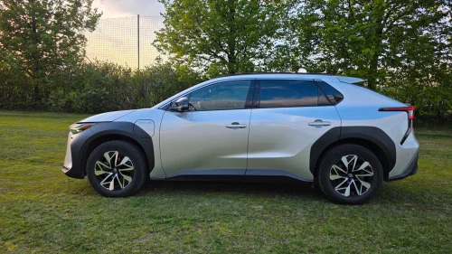 TOYOTA BZ4X AWD Active Tech