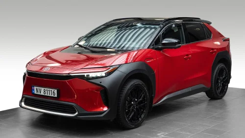 TOYOTA BZ4X Executive Bi-Tone. AWD. Velholdt.