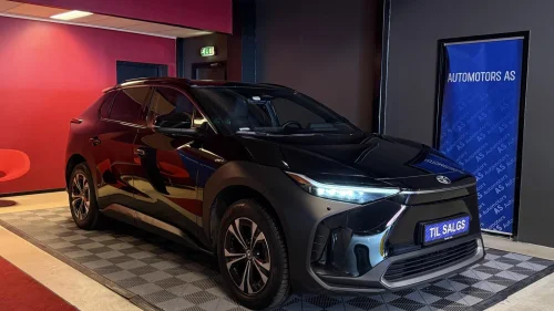 TOYOTA BZ4X EV 160KW /4X4/ EXECUTIVE/ SKINN / 360KAMERA/Apple Carp